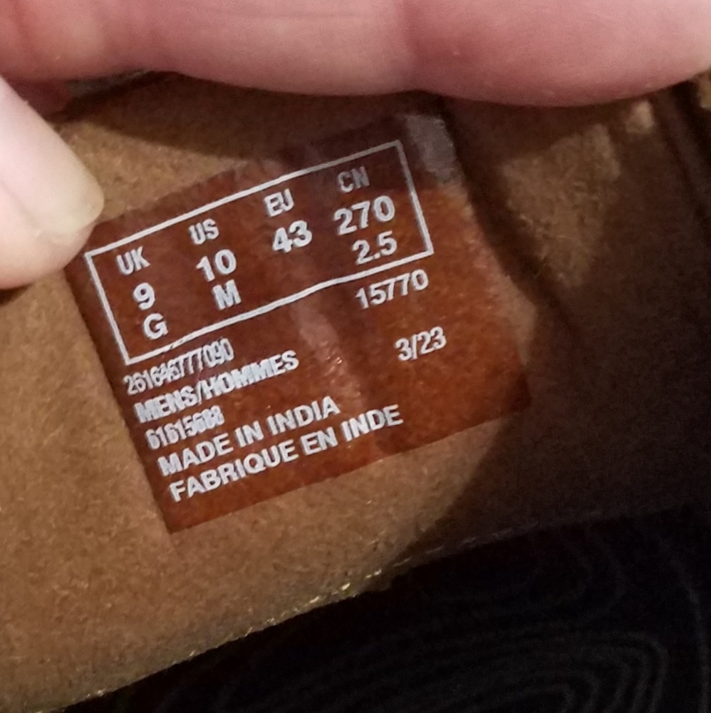 Clarks Brown Oxfords with Leather Upper and Minimalist Design - Picture 5 of 8